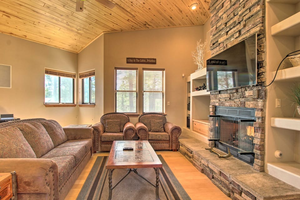 Golf Course & Lake Views: Luxe Show Low Cabin House in Show Low