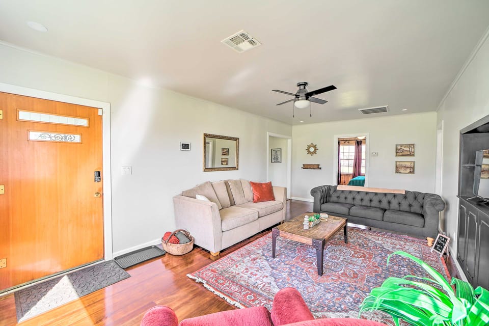 Lake Eufaula Retreat w/ Fire Pit, Near Main St! House in Longtown