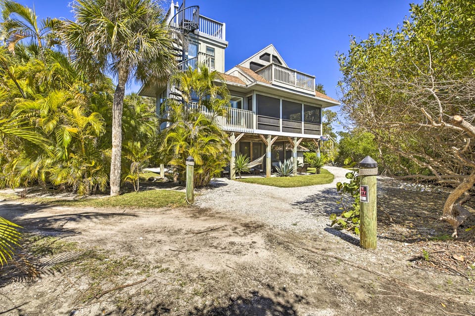 NEW! Sunny Captiva Island Oasis, Private Boat Dock House in North Captiva Island