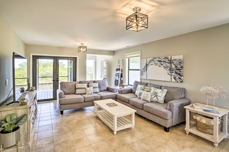 NEW! Sunny Captiva Island Oasis, Private Boat Dock House in North Captiva Island