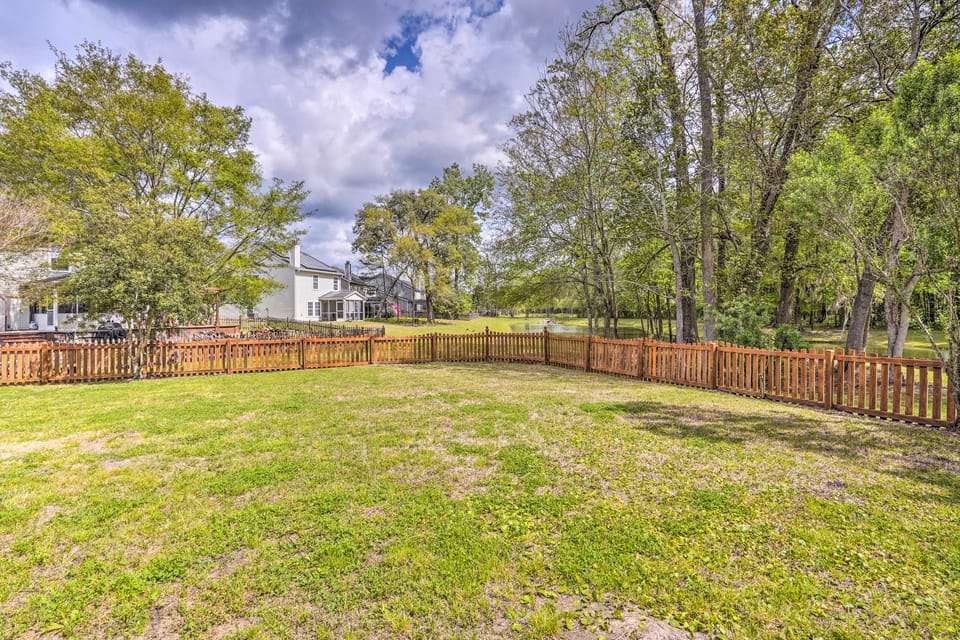 20 Mi to Charleston: Group Getaway in Summerville! House in Summerville