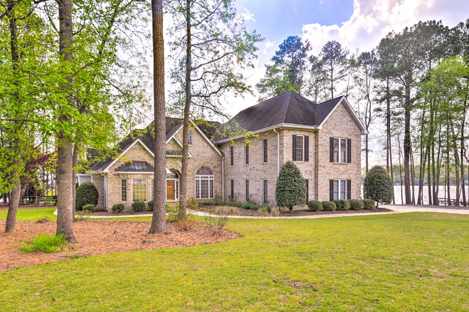 Dock & Fire Pit: Mt Gilead Villa on Lake Tillery Villa in Lake Tillery