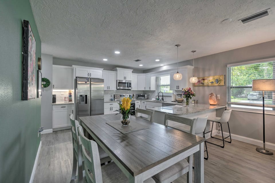 Bright Venice Getaway < 1 Mi to Historic Dtwn House in Venice