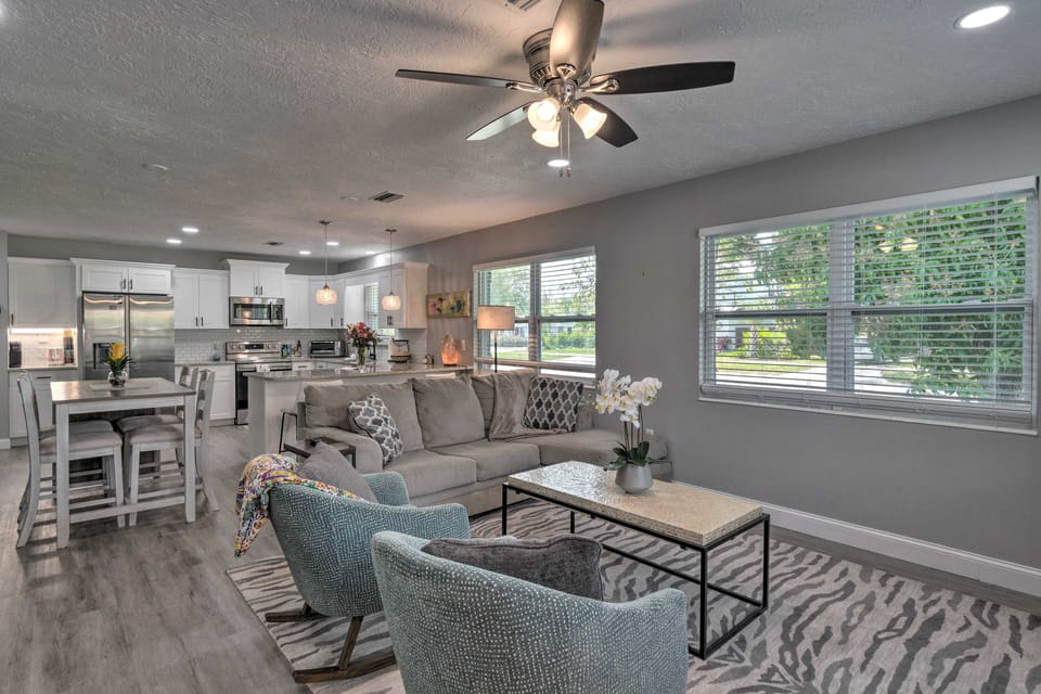 Bright Venice Getaway < 1 Mi to Historic Dtwn House in Venice