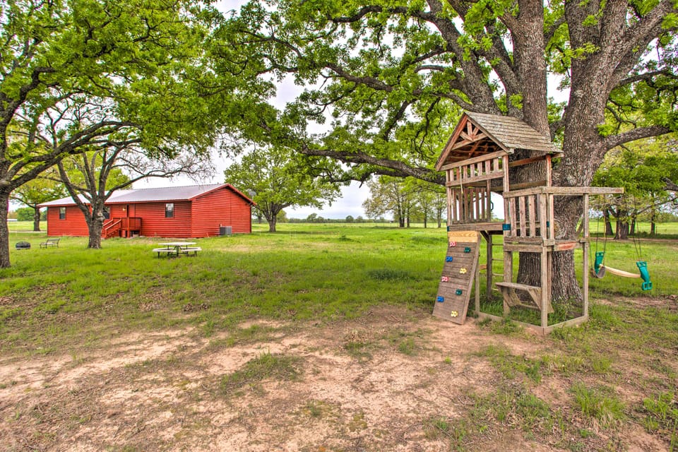 Emory Escape w/ Pond Access < 13 Mi to Lake! House in Texas
