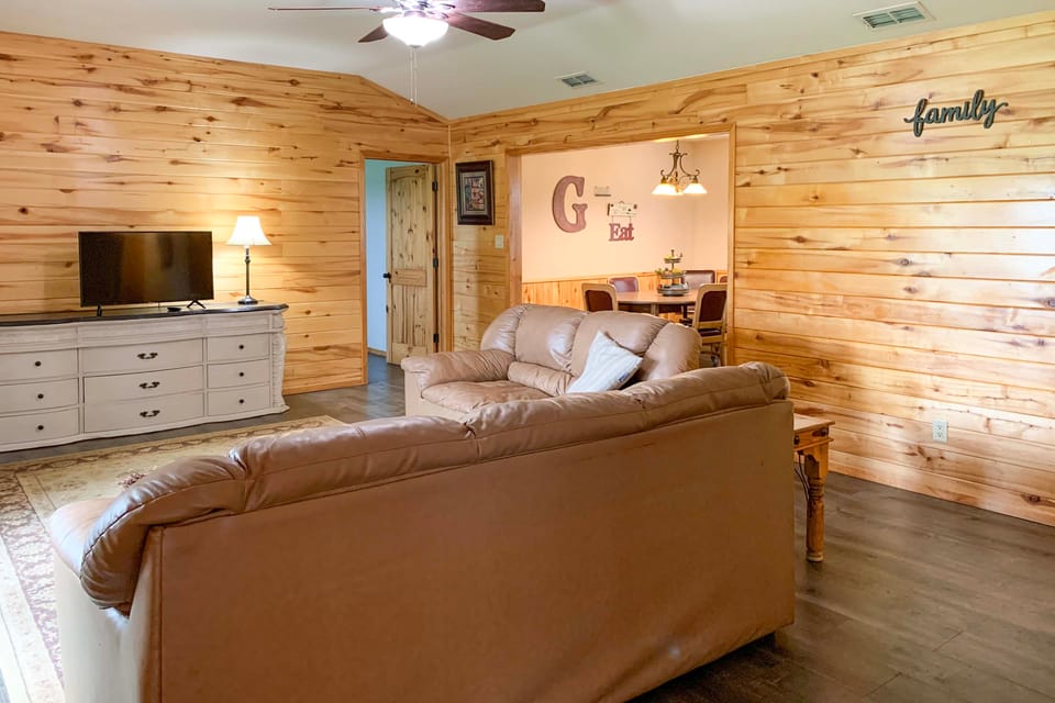 Emory Escape w/ Pond Access < 13 Mi to Lake! House in Texas