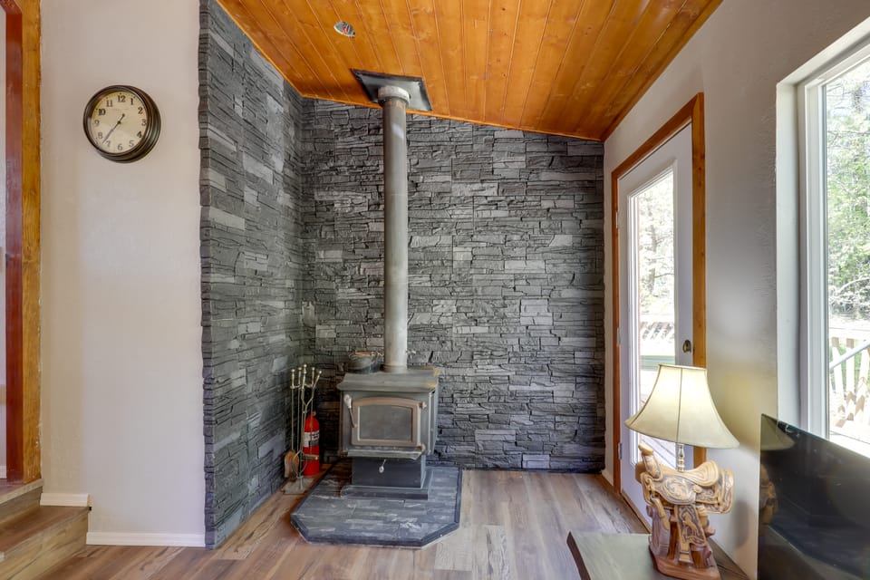 < 5 Mi to Ghost Town: Mtn-View Crown King Retreat House in Arizona