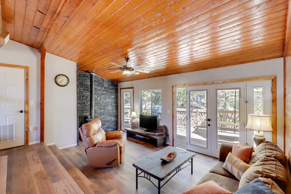 < 5 Mi to Ghost Town: Mtn-View Crown King Retreat House in Arizona