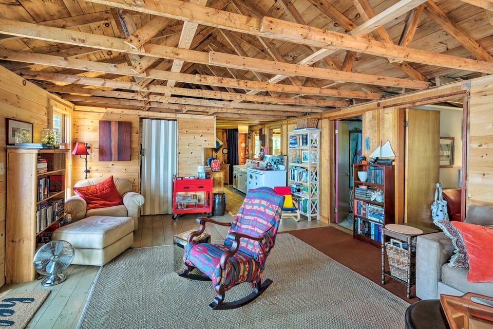 Cozy Lakefront Madison Cabin w/ Dock & Kayaks House in Maine