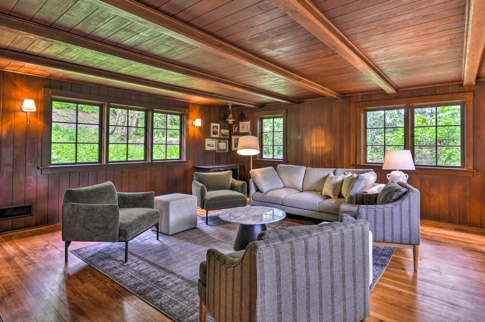 Peaceful + Elegant Cottage w/ Riverside View Cottage in Clackamas