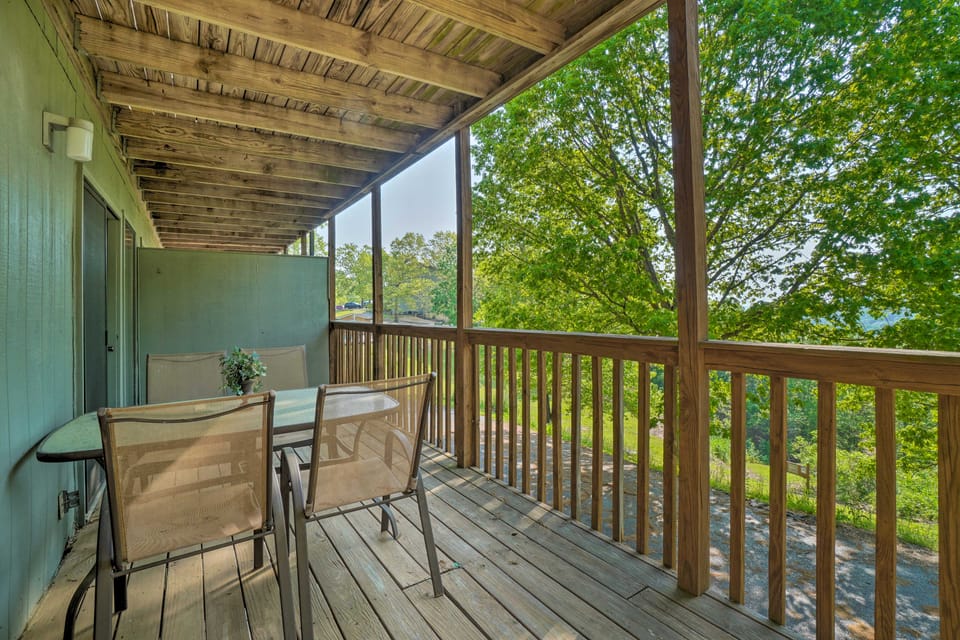 Condo near Silver Dollar City w/ Pool, Deck, Views Apartment in Table Rock Lake