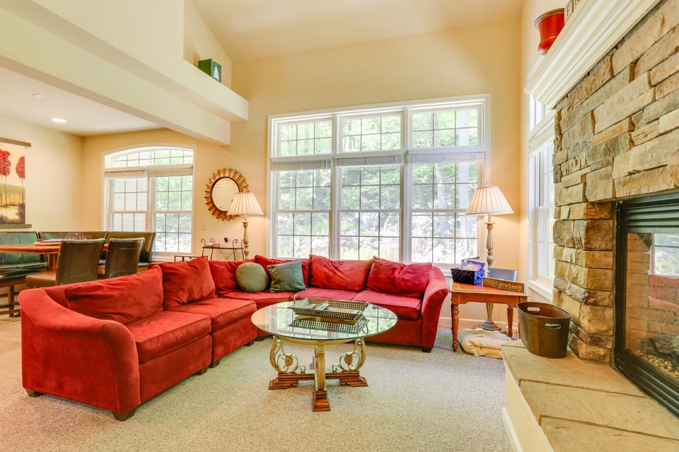 Half-Mi to Big Boulder Lake: Townhome w/ Deck! Apartment in Kidder Township