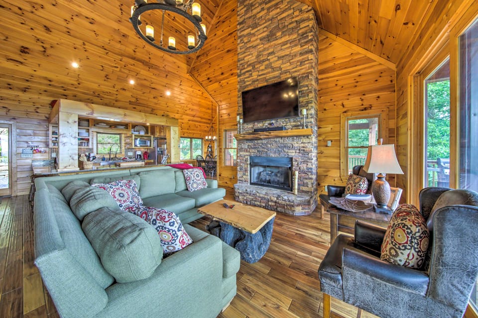 Unique Mineral Bluff Home with Mountain Views! House in Georgia