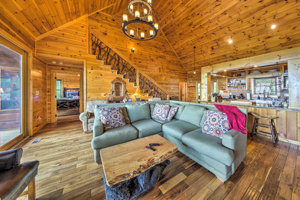 Unique Mineral Bluff Home with Mountain Views! House in Georgia
