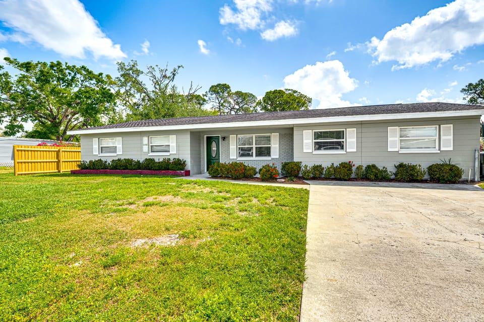 < 2 Mi to Beach & Marina: Bright Ruskin Retreat! House in Ruskin