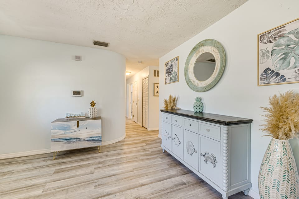 < 2 Mi to Beach & Marina: Bright Ruskin Retreat! House in Ruskin