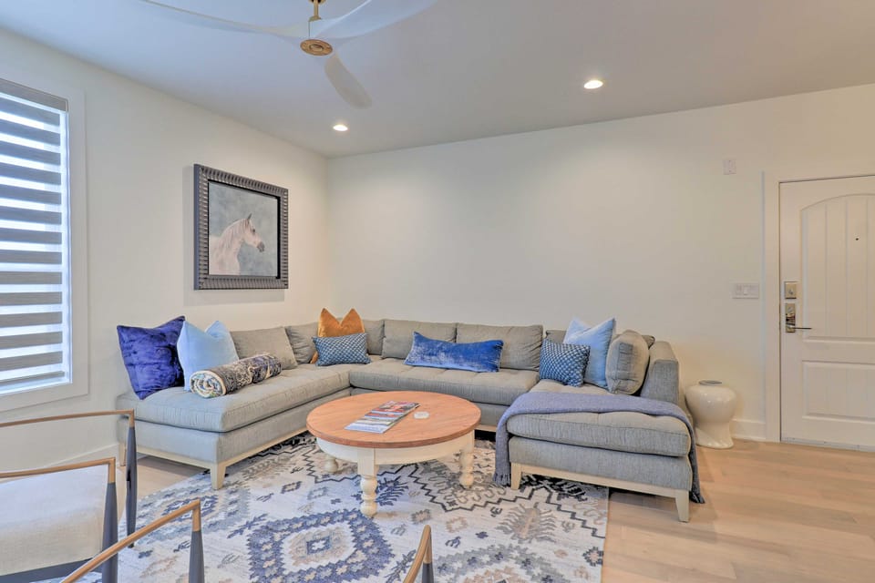Lake LBJ Condo w/ Balcony & Shared Boat Docks Apartment in Lake Lyndon B Johnson