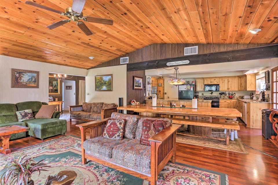 Gorgeous Oakhurst Retreat w/ Swimming Hole! House in Oakhurst