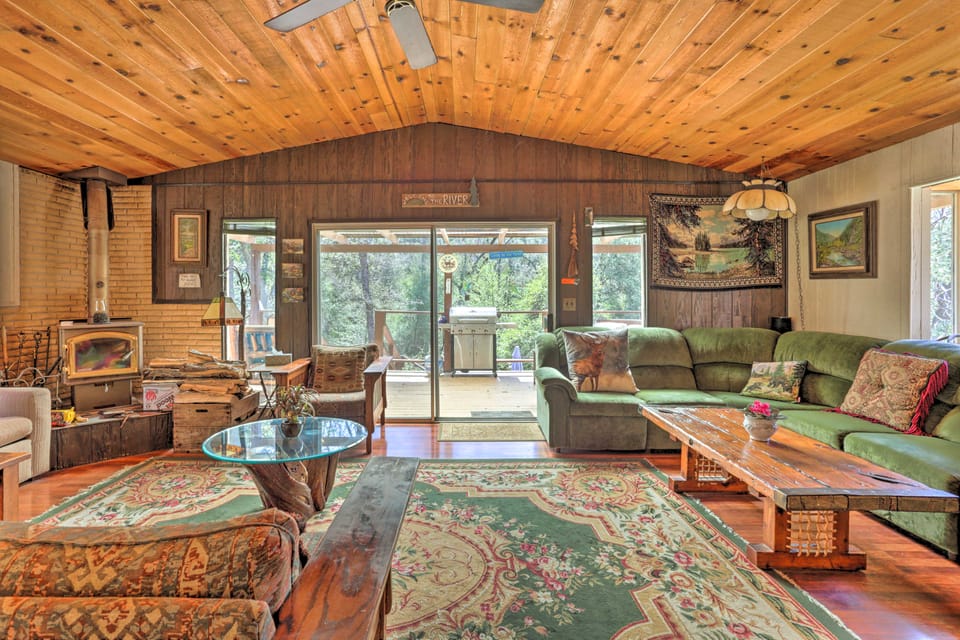 Gorgeous Oakhurst Retreat w/ Swimming Hole! House in Oakhurst