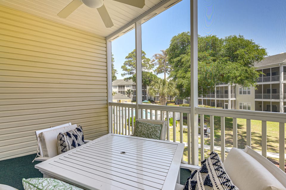 Sunny Coastal Condo ~ 1 Mi to N Myrtle Beach! Apartment in North Myrtle Beach