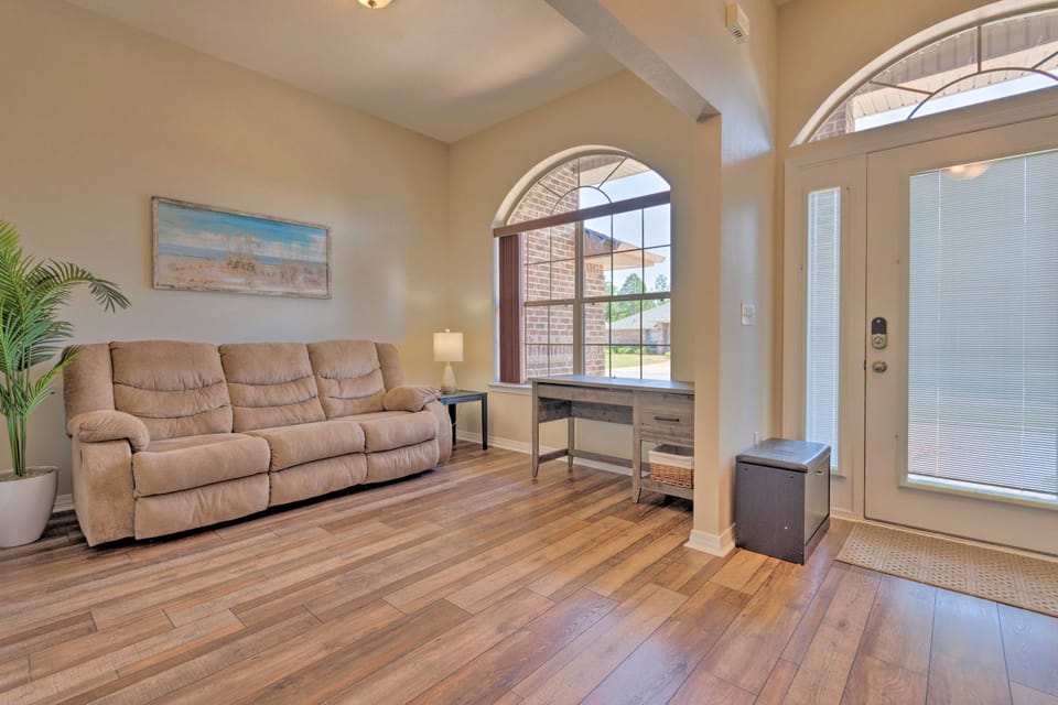 Sunny Coastal Getaway 5 Mi to Navarre Beach! House in Alabama