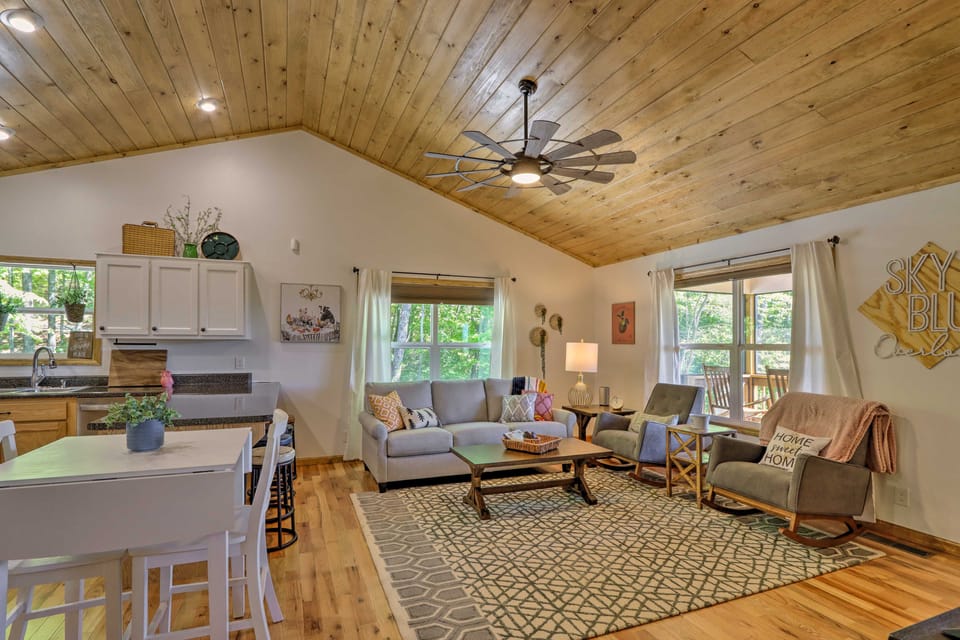 Hot Tub Relaxation & Mtn View: ‘Sky Blue Overlook’ House in Marble