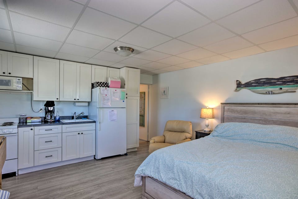 Atlantic Beach Studio w/ Community Pool! Apartment in Atlantic Beach