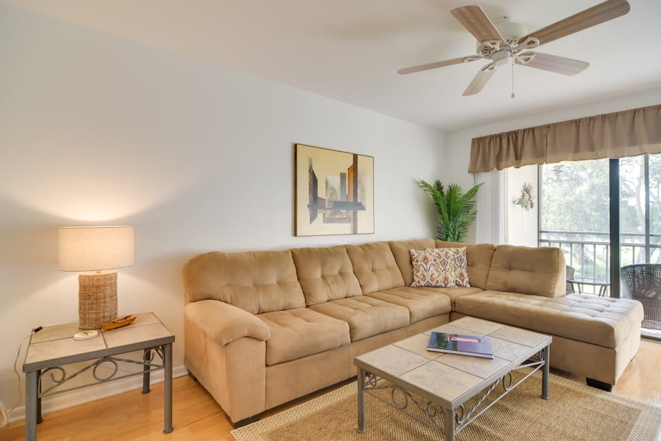Isla Del Sol Condo ~ 2 Miles to St Pete Beach! Apartment in Isla del Sol