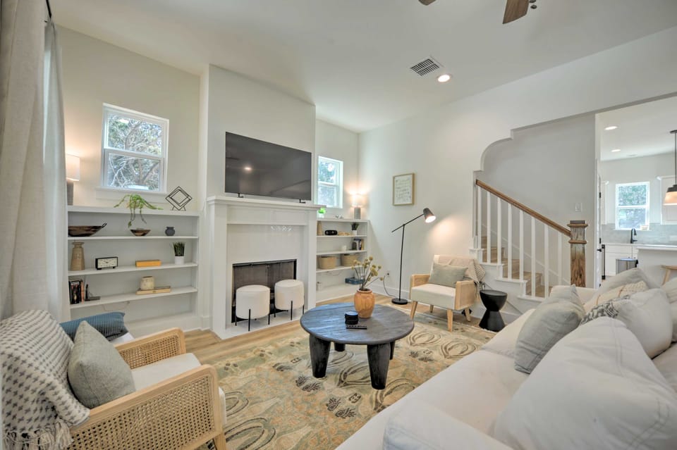 Canyon Lake Home w/ Deck ~ 1 Mi to Comal Park Cottage in Canyon Lake