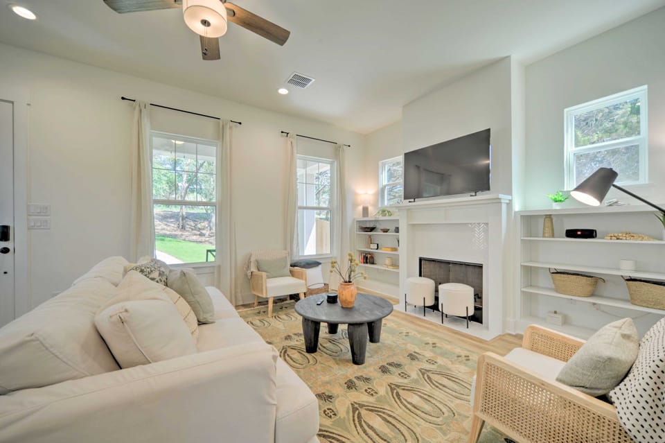 Canyon Lake Home w/ Deck ~ 1 Mi to Comal Park Cottage in Canyon Lake