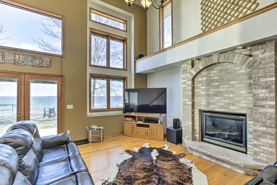 Bright Cecil Home w/ Boat Dock & Lake Access! House in Wisconsin