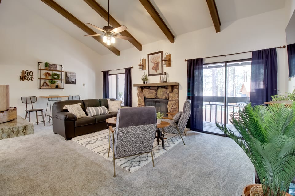 Forest-View Balcony: Pinetop-Lakeside Condo Apartment in Arizona