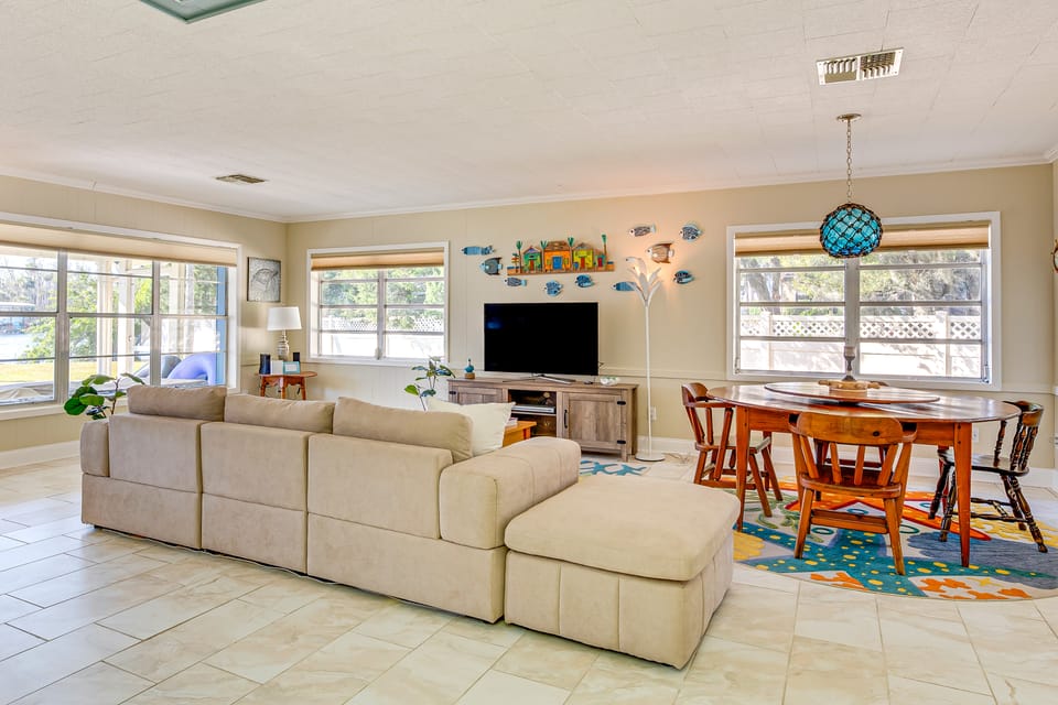 Dock + Lanai: Riverview Homosassa Escape! Cottage in Homosassa