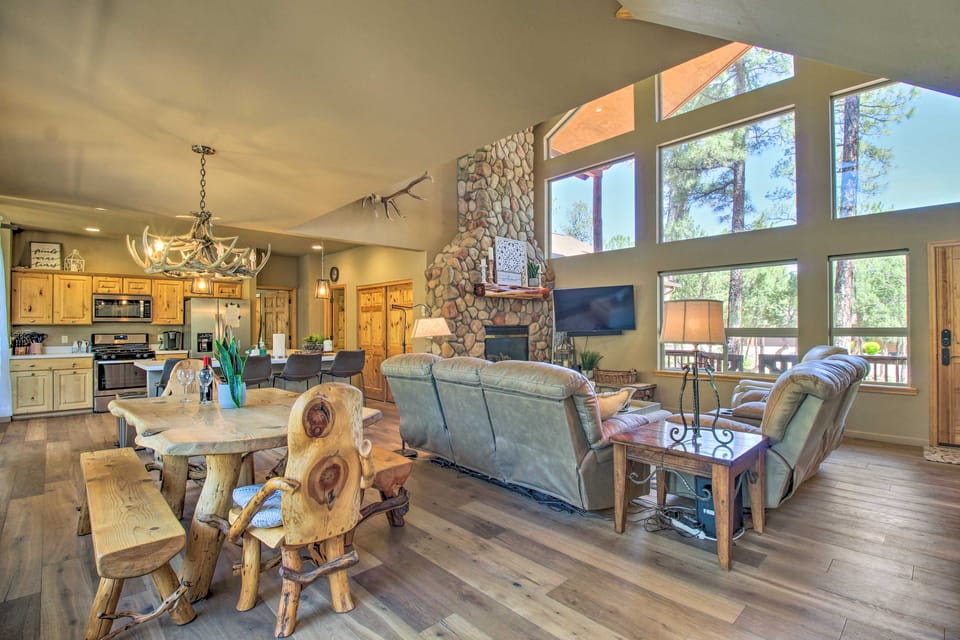 Wooded Hideaway! Spacious Show Low Log Cabin House in Show Low