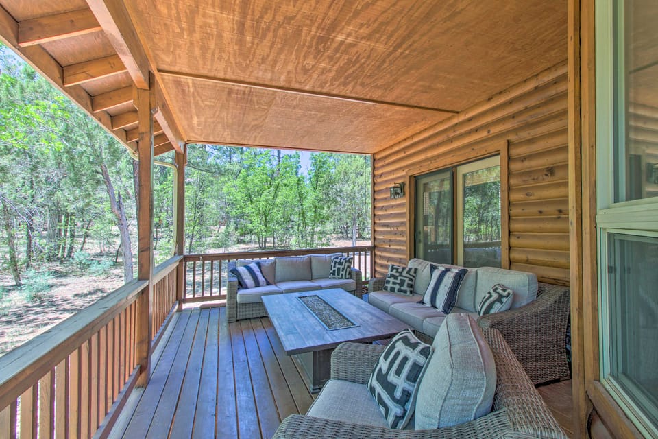 Wooded Hideaway! Spacious Show Low Log Cabin House in Show Low