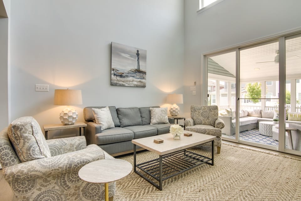 3 Mi to Bethany Beach: Townhome w/ Fire Pit Apartment in Sussex County
