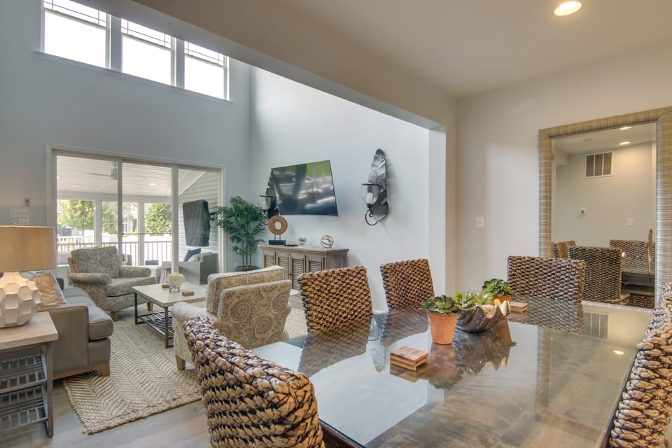 3 Mi to Bethany Beach: Townhome w/ Fire Pit Apartment in Sussex County