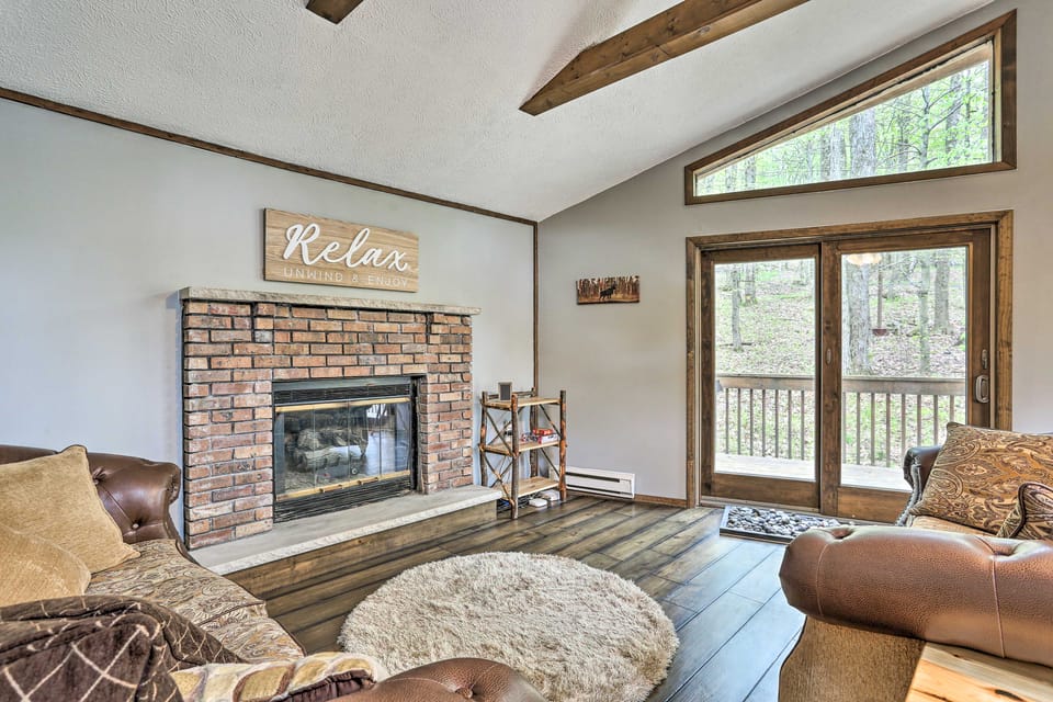 Walk to Lake & Beach: Pocono Cabin w/ Fire Pit House in Coolbaugh Township