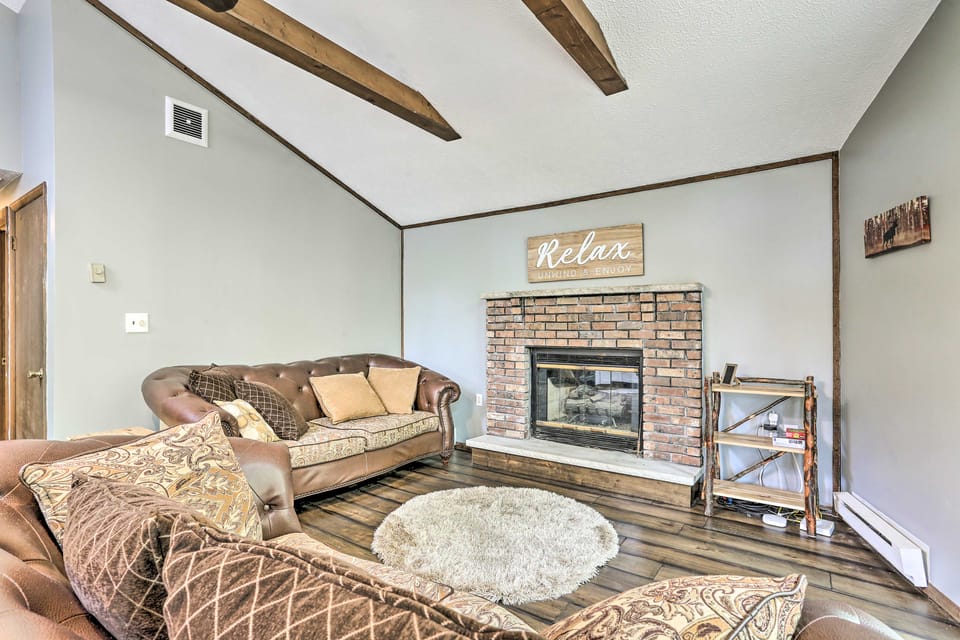 Walk to Lake & Beach: Pocono Cabin w/ Fire Pit House in Coolbaugh Township