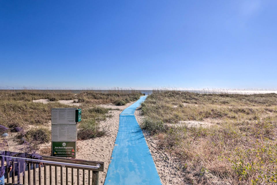 Walk to Beach: Family Hilton Head Island Condo Apartment in Hilton Head Island