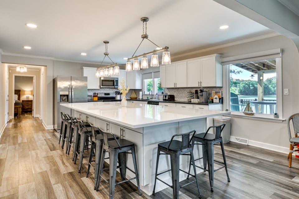 Private Beach, Dock & Pool! Lake Norman Family Gem House in Westport