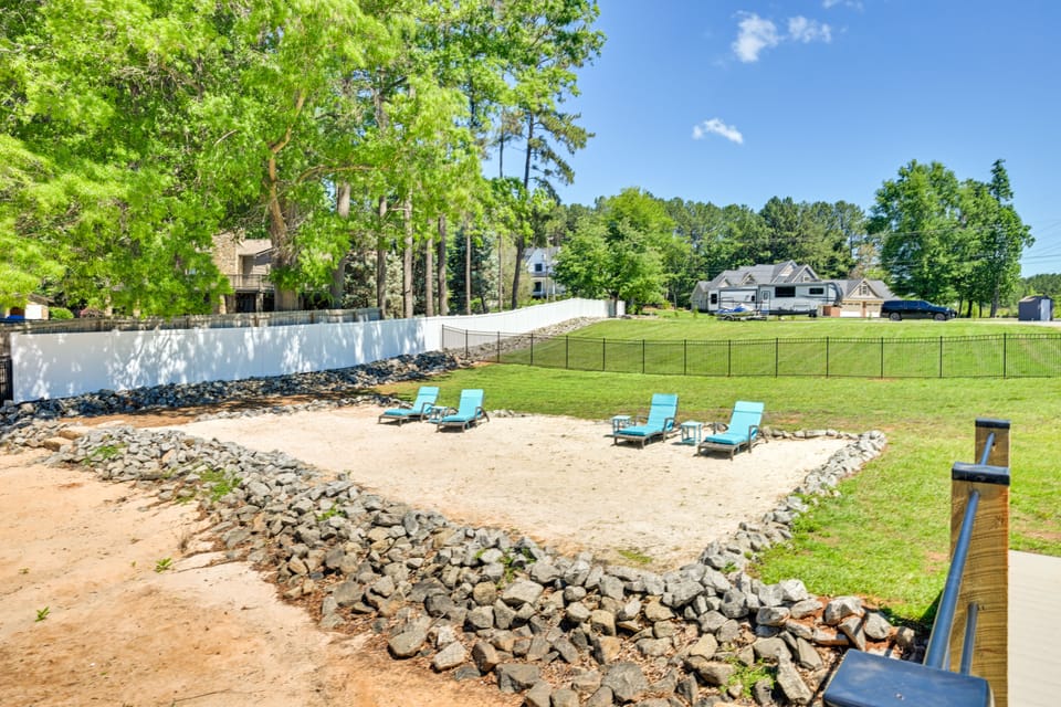 Private Beach, Dock & Pool! Lake Norman Family Gem House in Westport