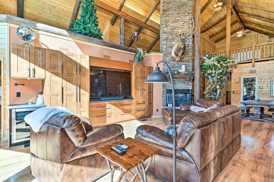 Luxe Prescott Nat’l Forest Home w/ Huge Deck House in Arizona
