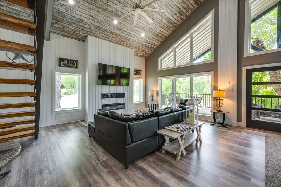 Outdoor Entertainment Space: Home in McQueeney House in McQueeney