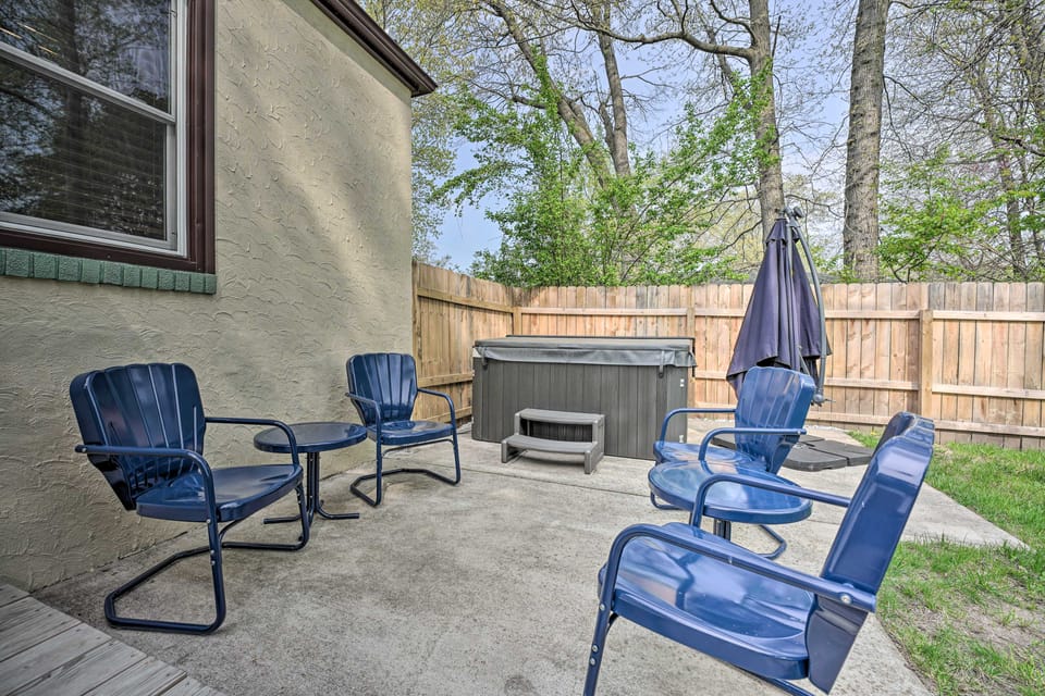 Benton Harbor 'Gracie Cottage' w/ Hot Tub + Yard! House in Michigan