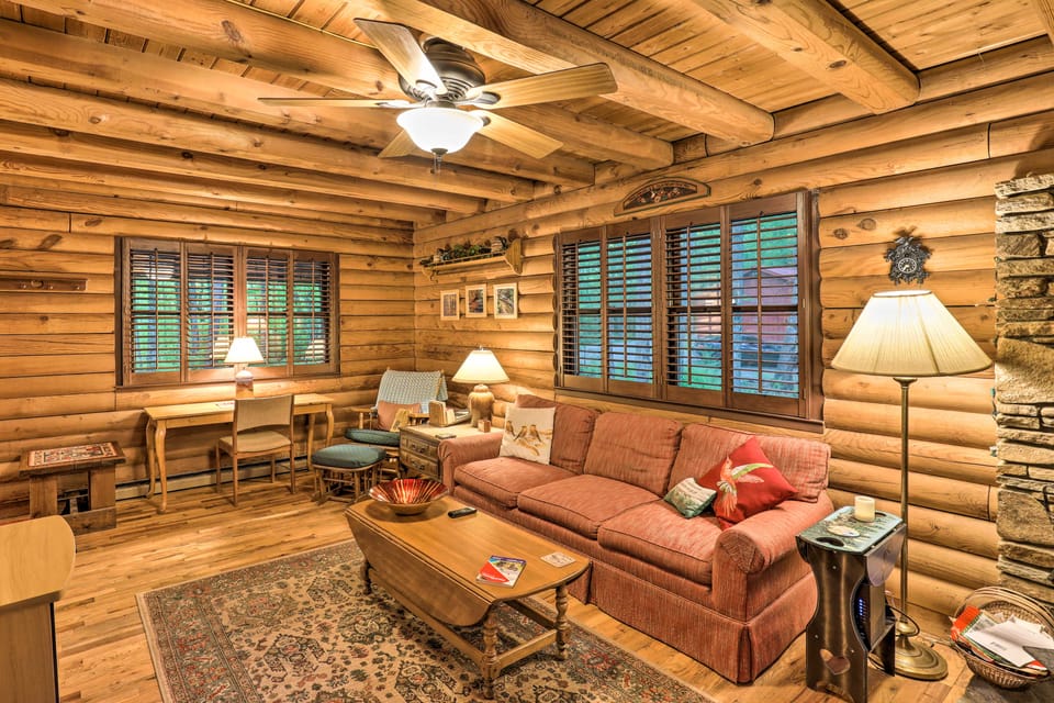 Explore the Land of Waterfalls! Brevard Log Cabin House in Tennessee