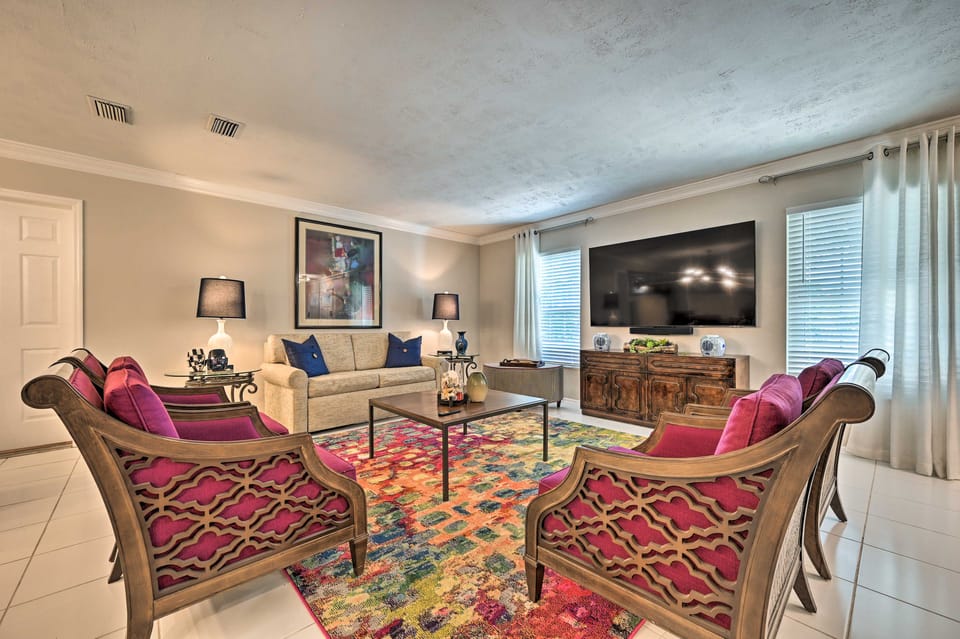 Game Room & Pool: Huge Lutz Family Retreat House in Lutz