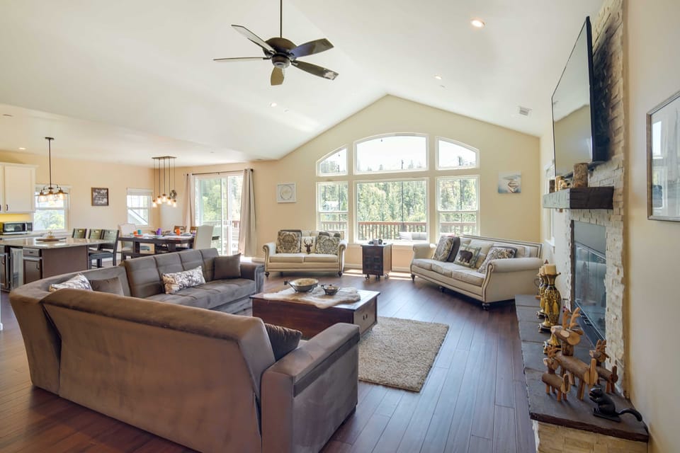 Lake Arrowhead Getaway with Decks + Game Room! House in Lake Arrowhead