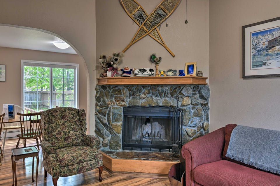 8 Mi to Dtwn Achorage! Home w/ Pet-Friendly Yard Apartment in Anchorage