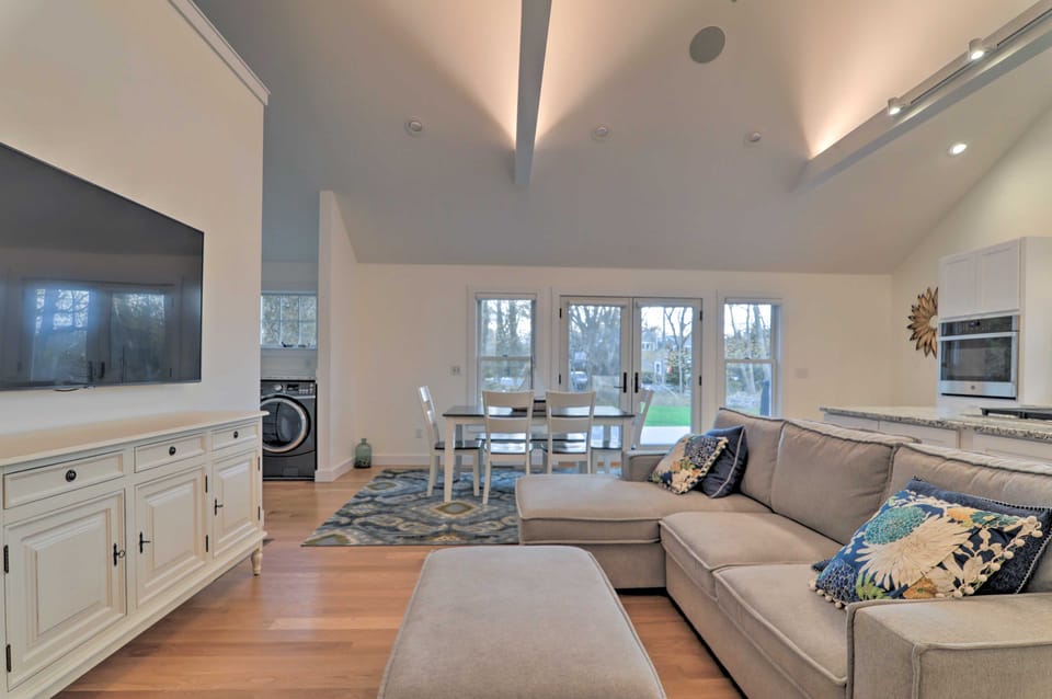 Walk to Beach! Cape Cod Cottage w/ Fire Pit Cottage in Brewster